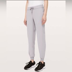 NWT Lululemon Gray On the Fly Jogger Woven Pants - Size 6